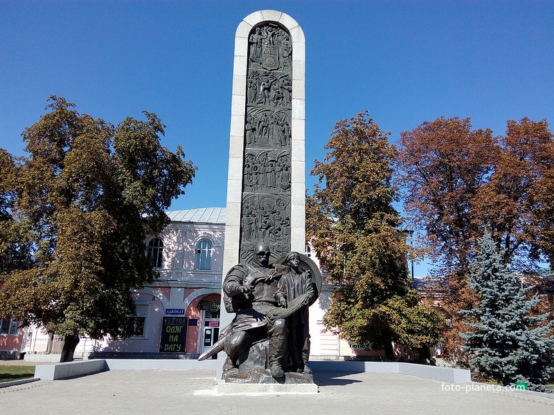 Монумент в честь тысячелетия Лубны