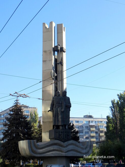Памятник 400-летие Волгограда