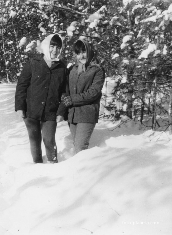 Посёлок Каргино 1968 год. Две Гали, техники-геологи Средне - Енисейской экспедиции.