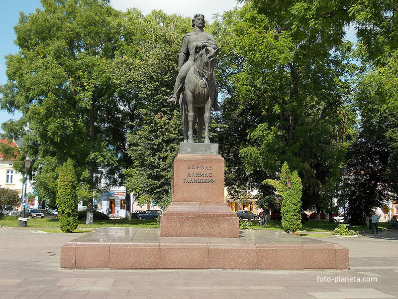 Памятник королью Данилу Галицкому