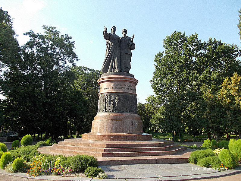 Памятник воссоединения с Москвой