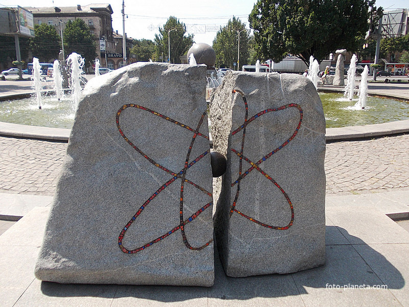 Скульптура на городской площади