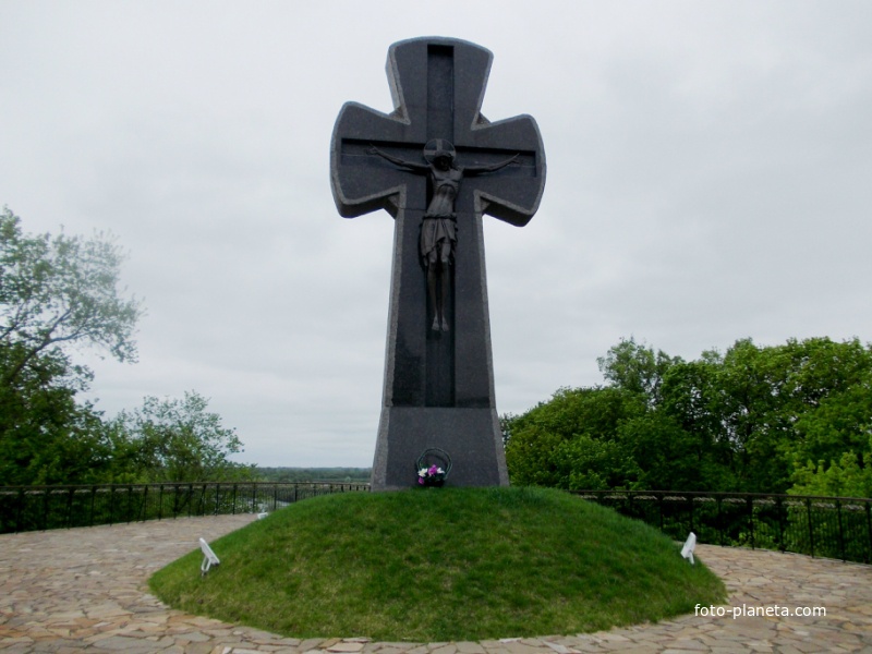 Крест в честь погибших Батуринцев