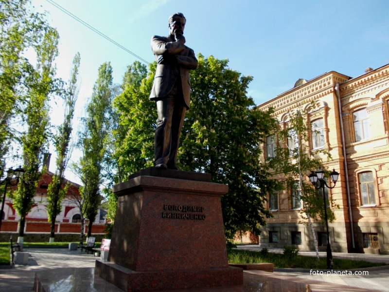 Памятник Владимиру Винниченко