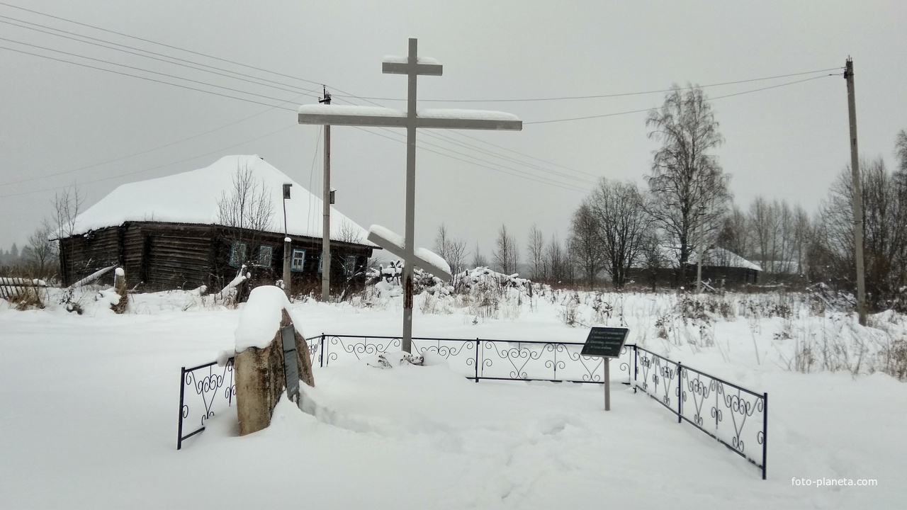 Поклонный крест в деревне Киселево