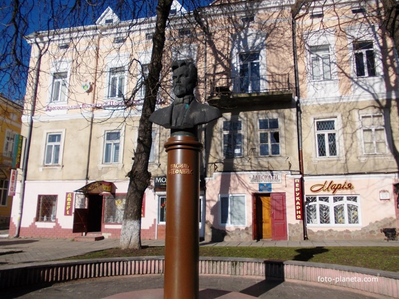 Памятник Василию Стефаника