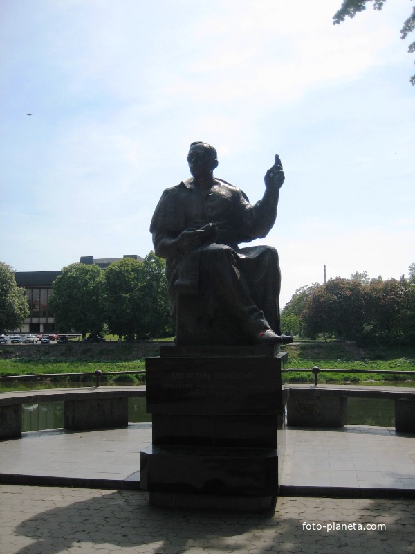 Памятник Августину Волошину
