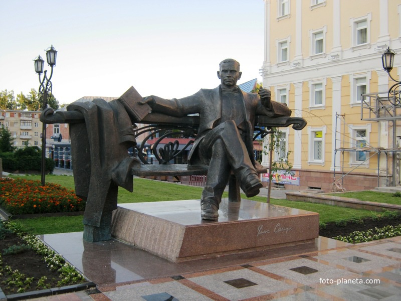 Памятник Уласови Самчукови