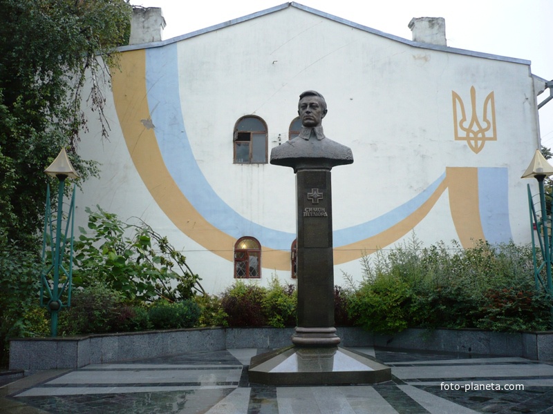 Памятник Симону Петлюре