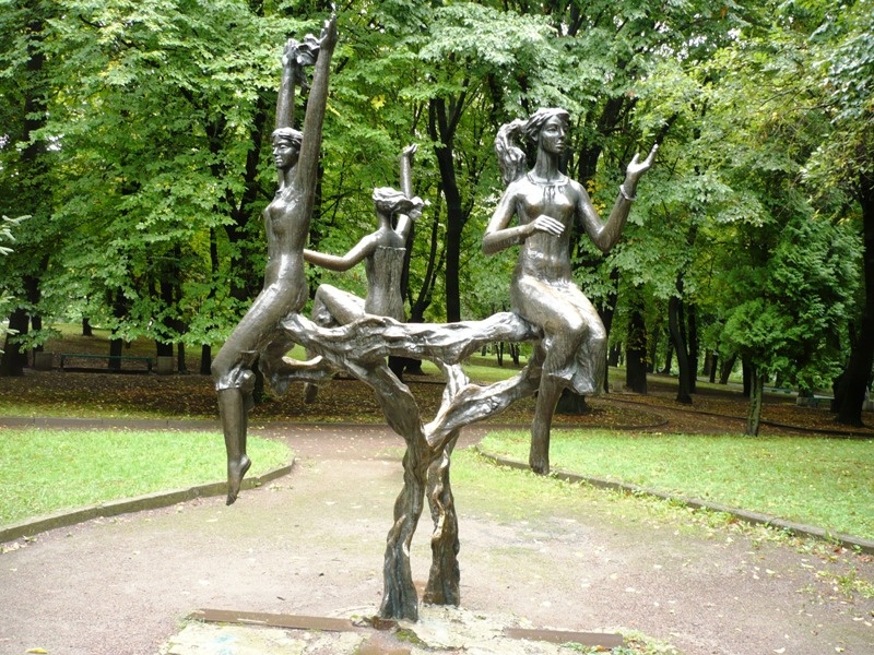 Скульптура в парке имени Шевченко