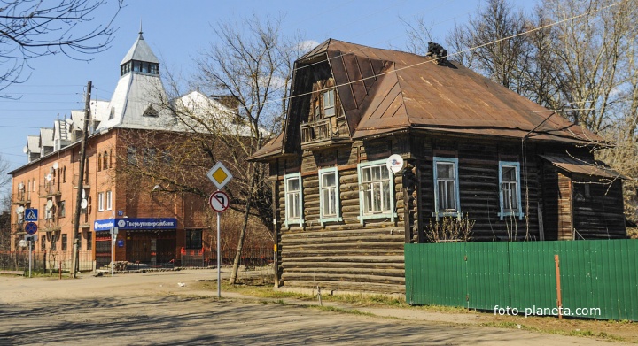 Городская улица