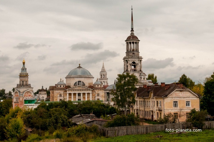 Вид на Борисоглебский мужской монастырь