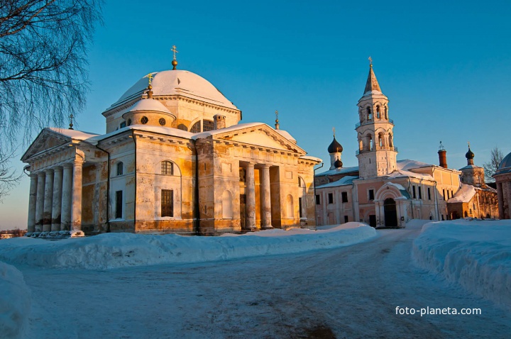 На территории Борисоглебского мужскоого монастыря