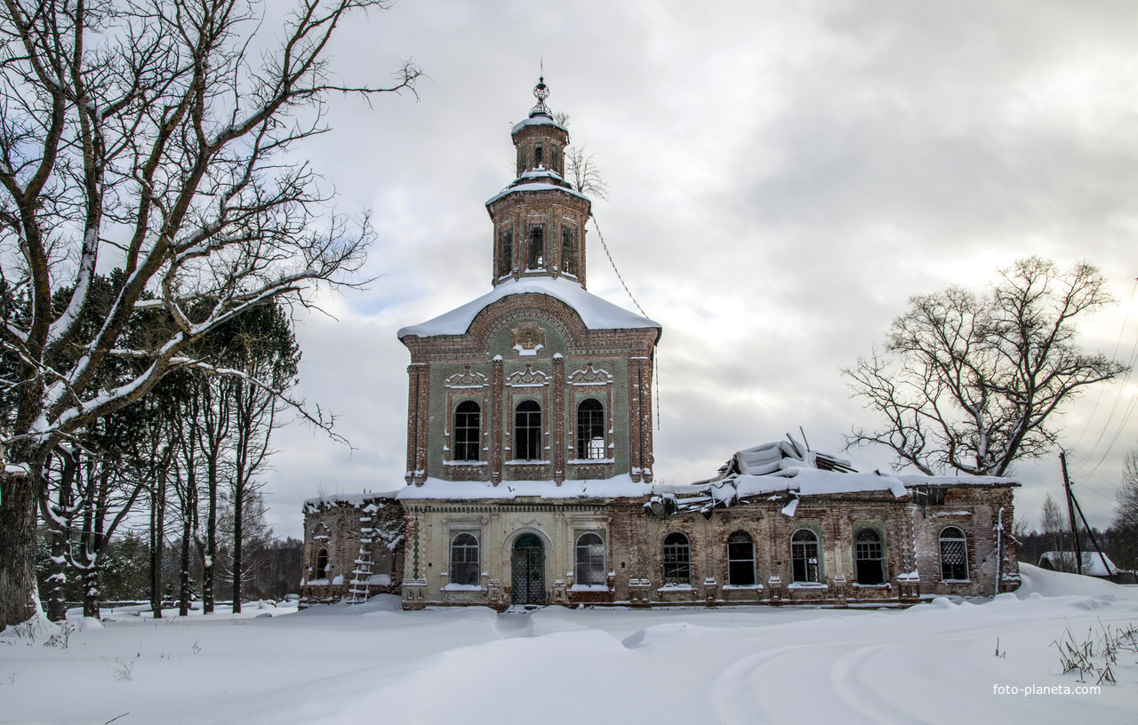 Троицкая церковь в с. Раменье Куменского района Кировской области.