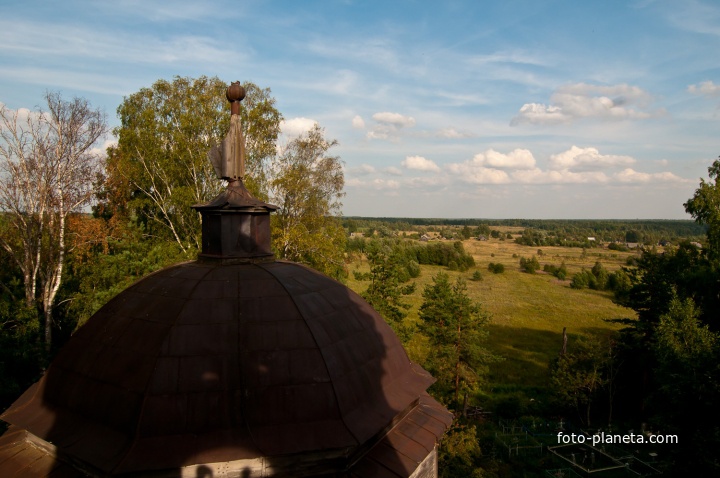 Вид с деревянной колокольни в деревни Скирки