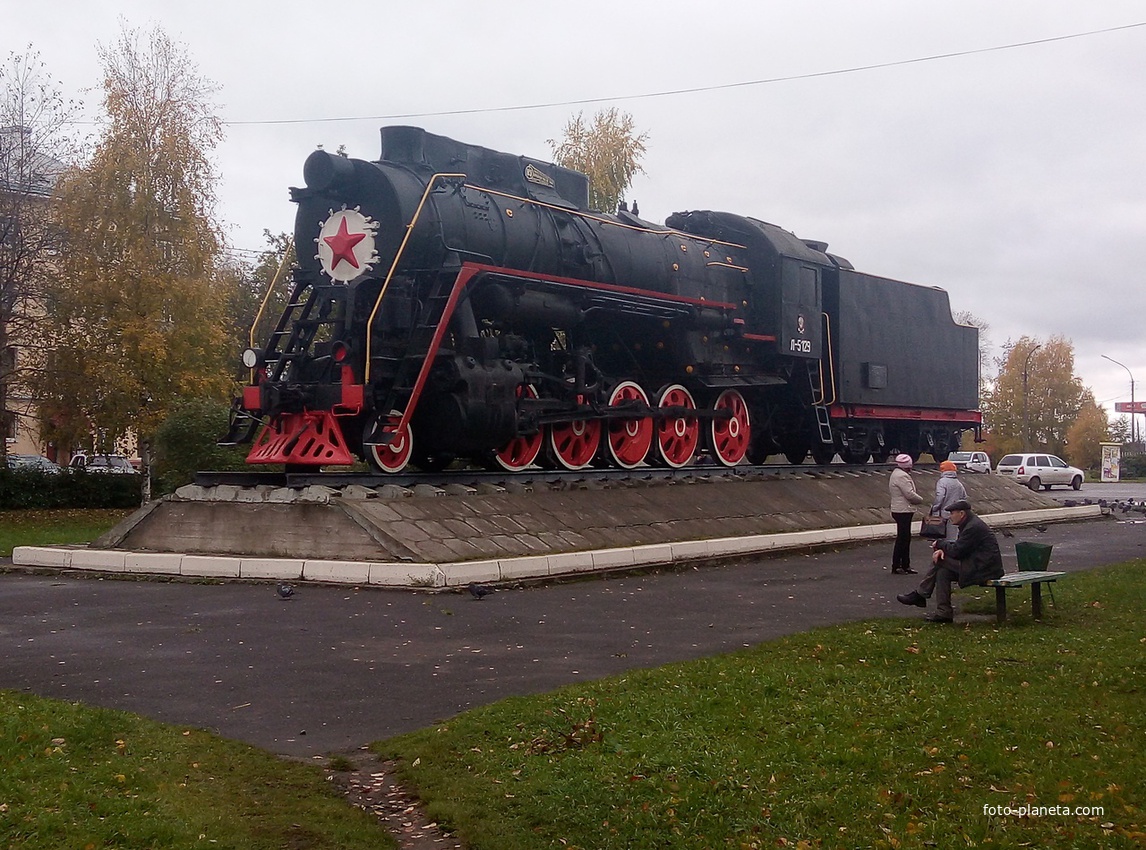 Памятник локомотиву в Котласе