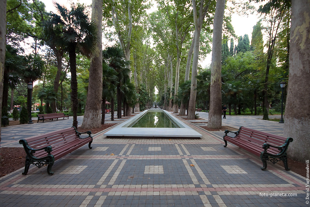 Парка хана. Парк Хан багы Гянджа. Гянджа Азербайджан Ханский сад. Парк Ханский сад в Гяндже. Парк в Гяндже Азербайджан.