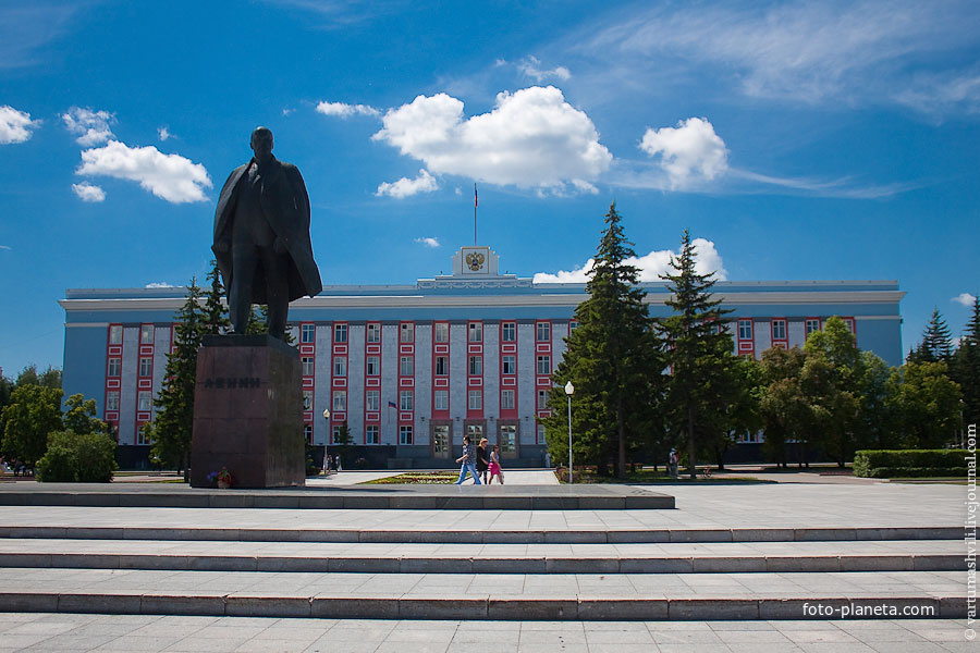 Площадь Советов, памятник Ленину