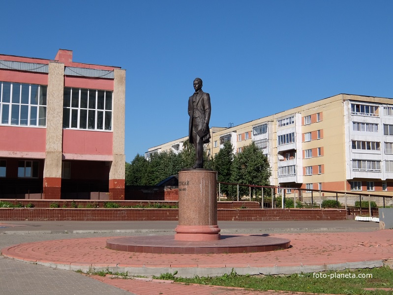 Памятник татарскому поэту Габдулле Тукаю