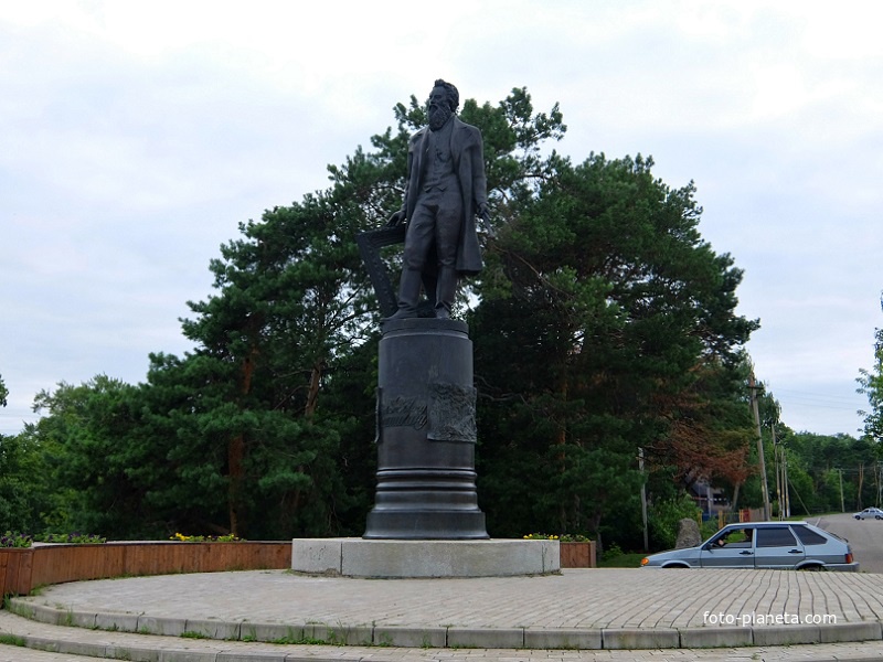 Памятник художнику Шишкину