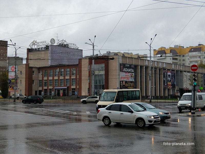 Ктз калуга места. Дворец КТЗ Калуга. Дворец культуры КТЗ. Дворец культуры КТЗ Калуга зал. Арена КТЗ Калуга.