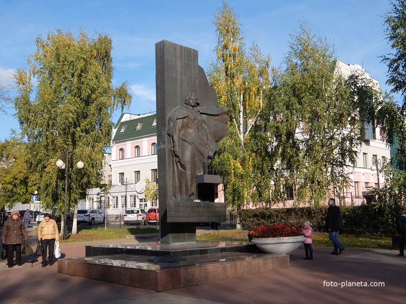 Сквер с памятником подвигу медицинских работников в годы Великой Отечественной
