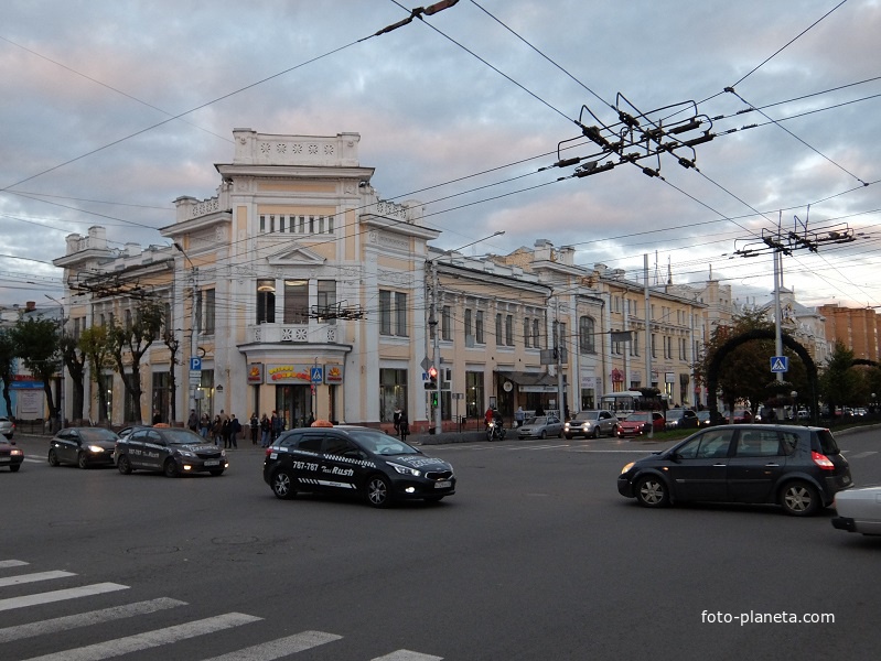 Городская улица