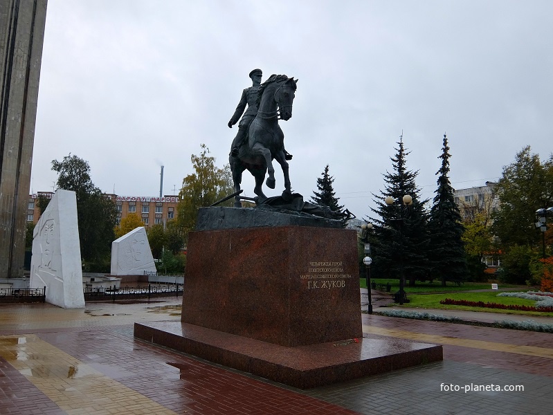 Памятник Маршалу Жукову