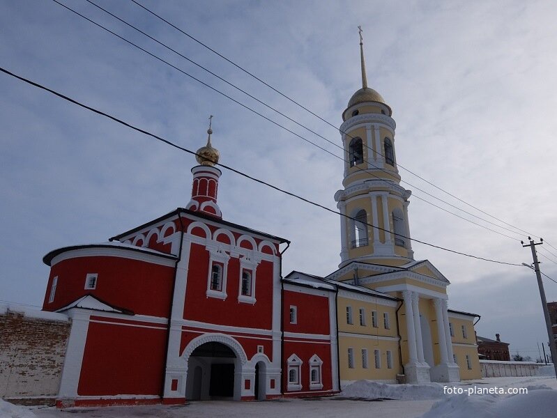 Алексеевская надвратная церковь и колокольня