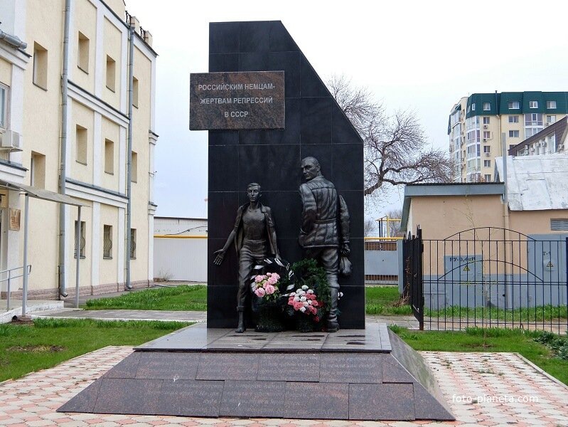 Памятник российским немцам - жертвам репрессий в СССР