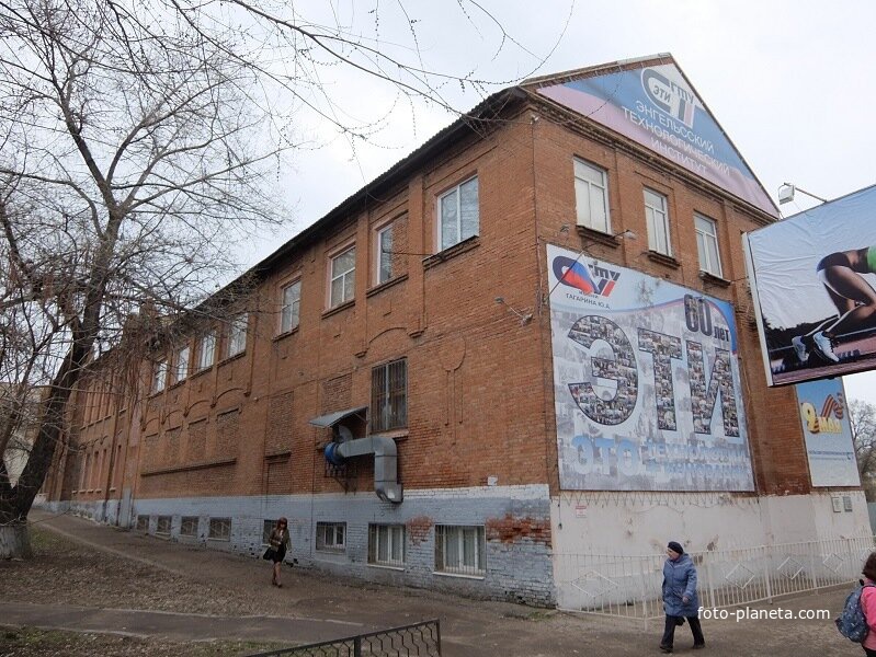 Здание Покровской мужской гимназии начала XX-го века