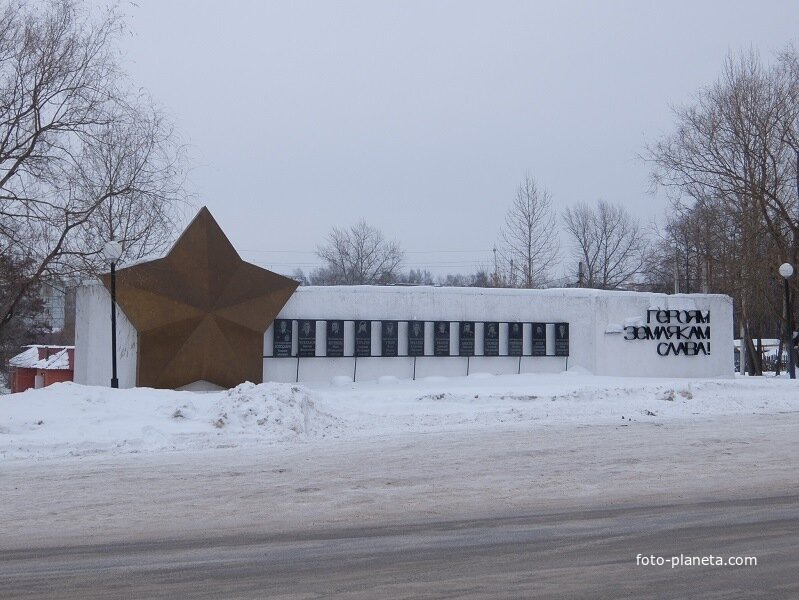 Памятник суворовцам - героям СССР