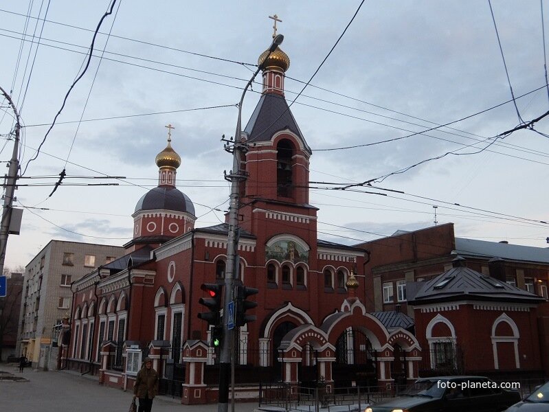 Церковь Серафима Саровского на углу улиц Университетской и Большой Горной