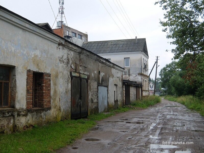 Улица на набереженой