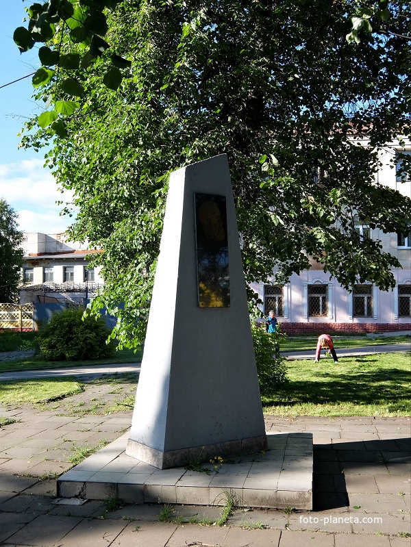 Обелиск с памятной доской на месте дома, где родился известный русский психиатр С.С. Корсаков