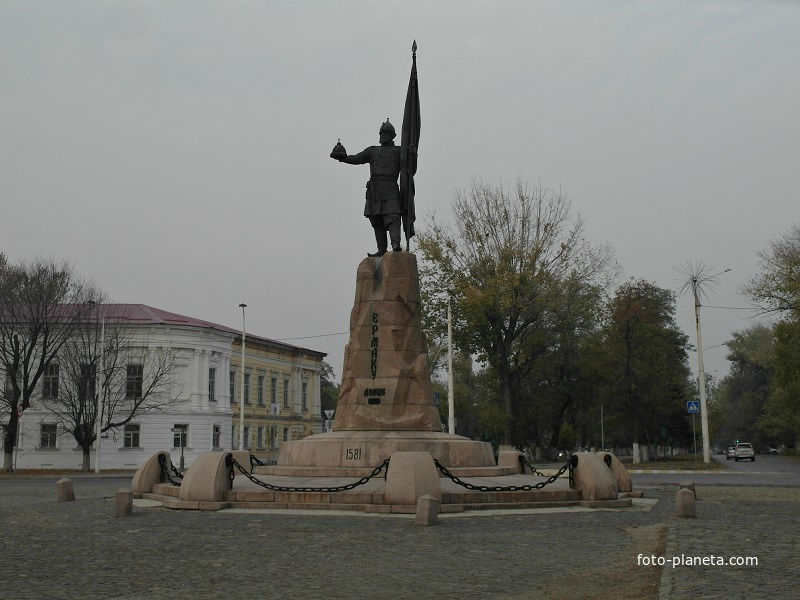Памятник атаману Ермаку, покорившему Сибирь