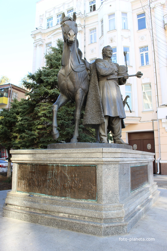 Памятник графу Матвею Платову.