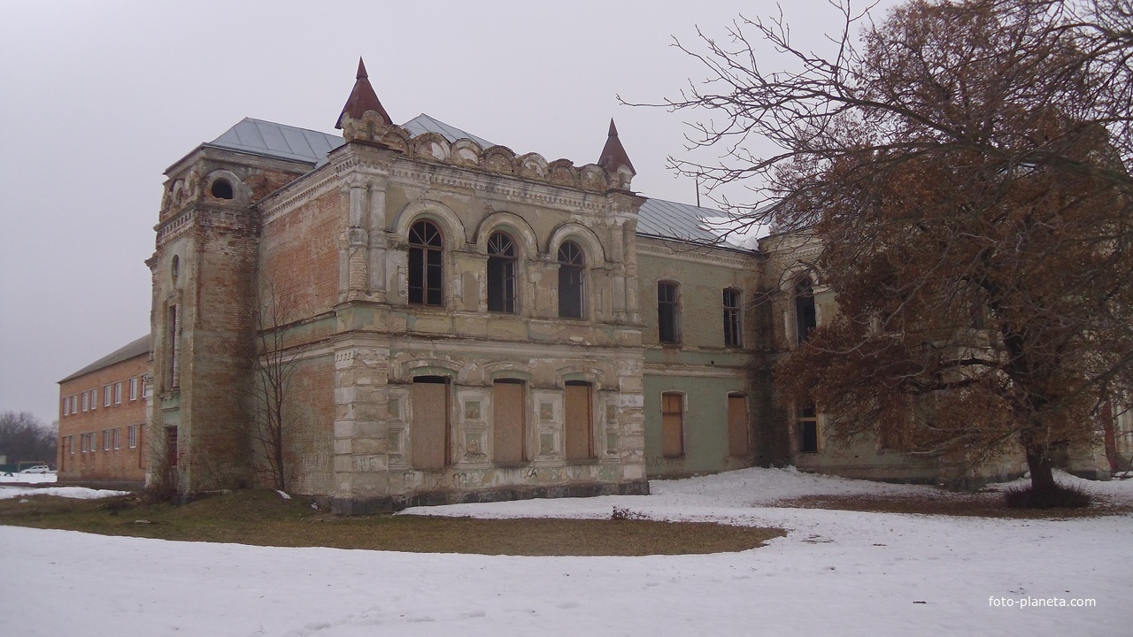 Златопільська гімназія - пам&#039;ятник архітектури і містобудування кінця XIX століття.