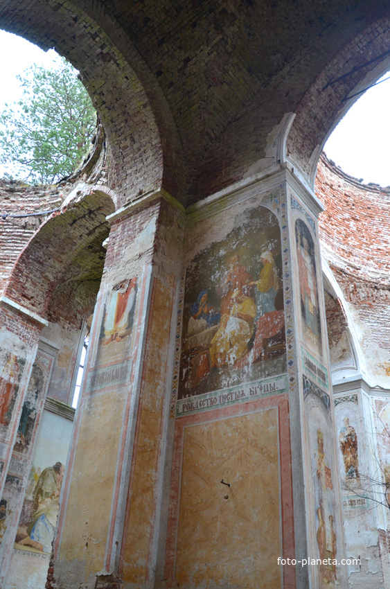 Ильгощи, церковь Покрова Богородицы, росписи внутри храма