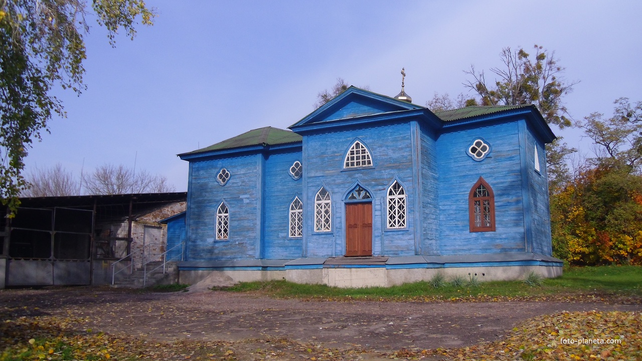 Дерев&#039;яна Михайлівська церква  побудована в 1737 році.