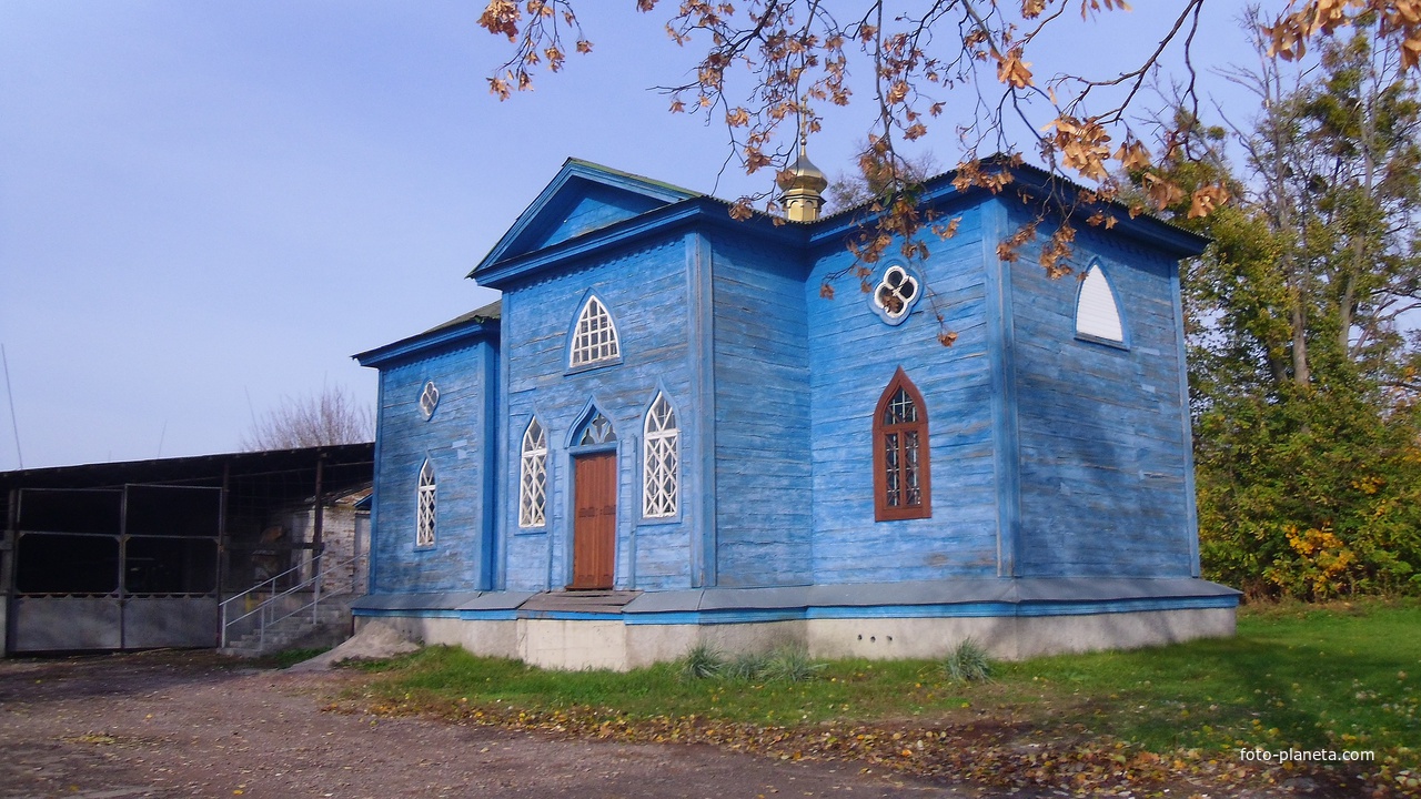 Дерев&#039;яна Михайлівська церква  побудована в 1737 році.