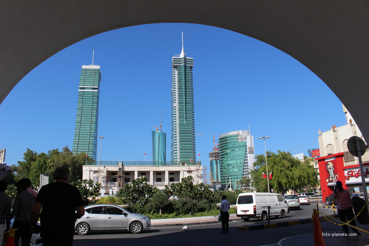 Манама. Вид на Сити из ворот Баб эль-Бахрейн.