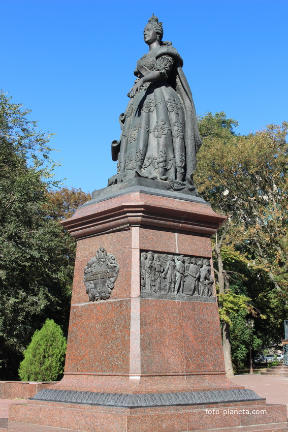 Памятник Елизавете.