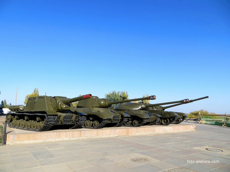 Выставка у музея &quot;Сталинградская битва&quot;