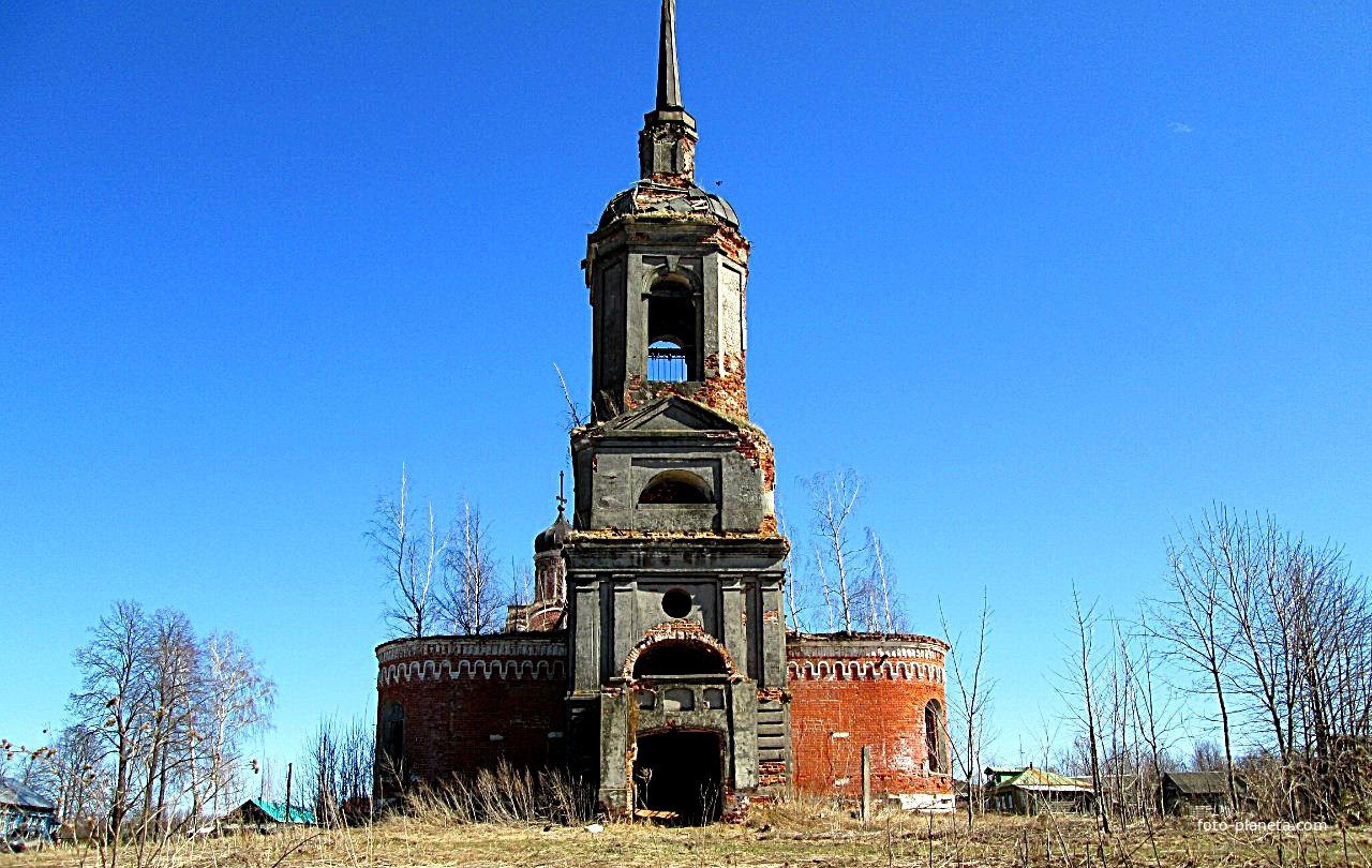 Церковная колокольня. Троицы Живоначальной