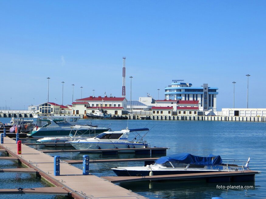Сочинский морской порт. Мелководный причал