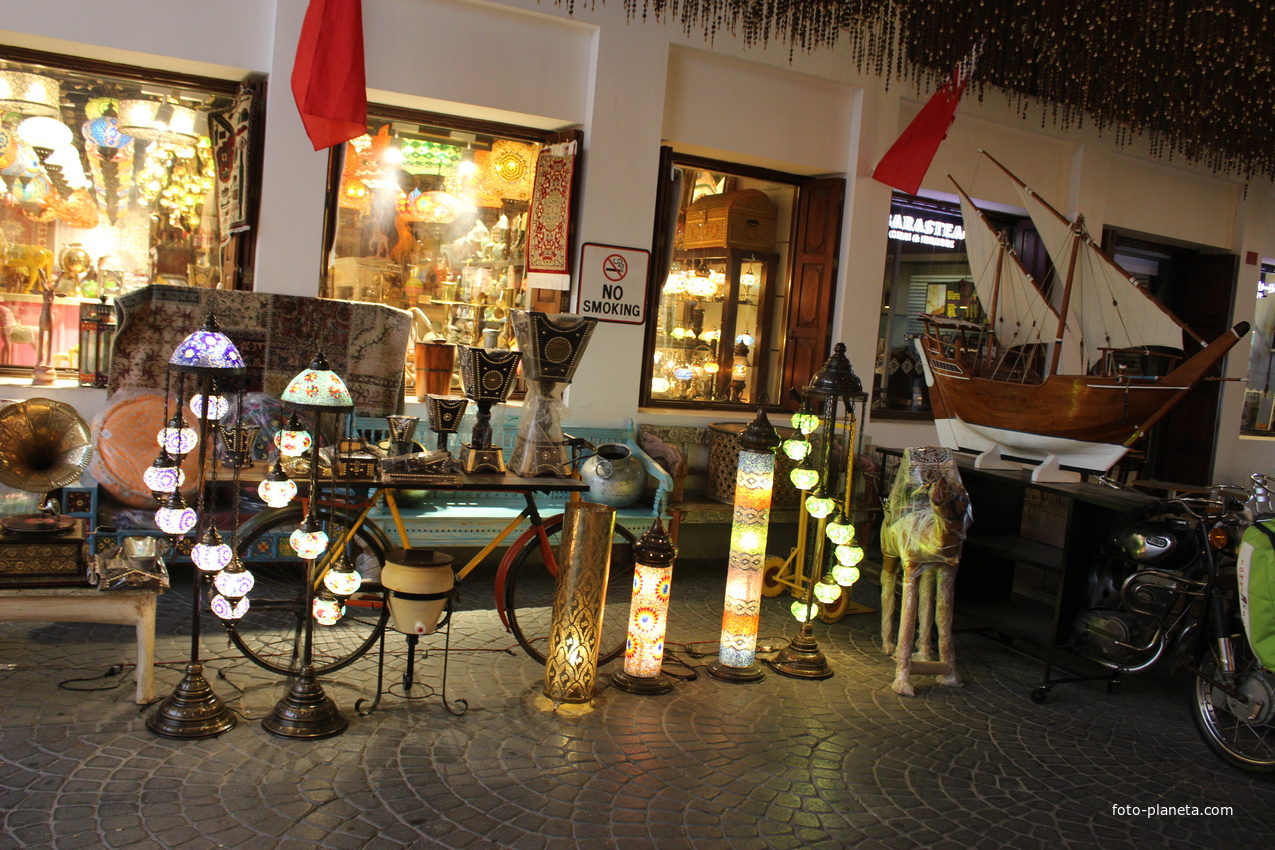 Рынок Баб эль-Бахрейн.