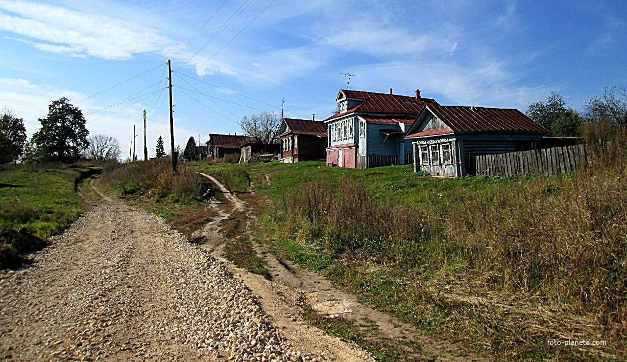 Улица деревни Высоково.