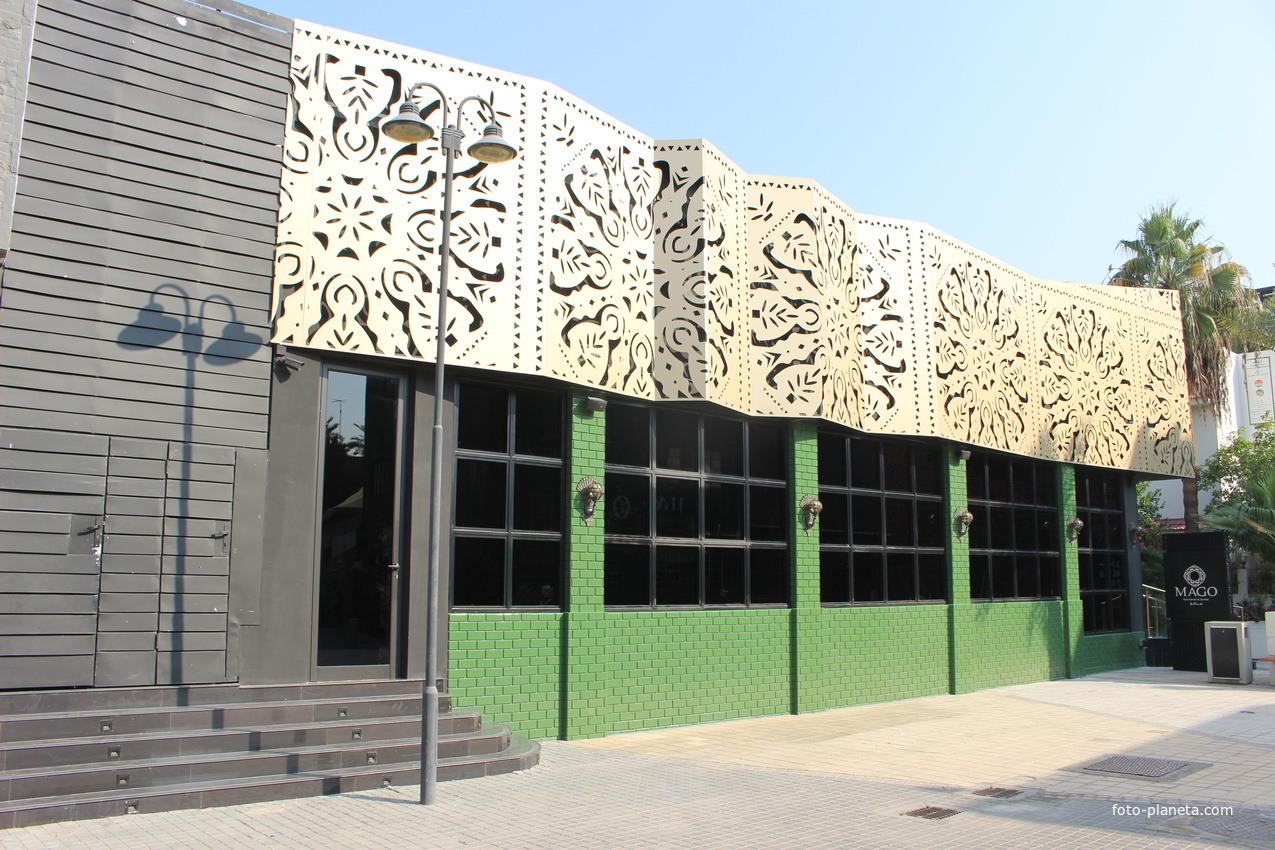 Авеню Осама Бин Заид.