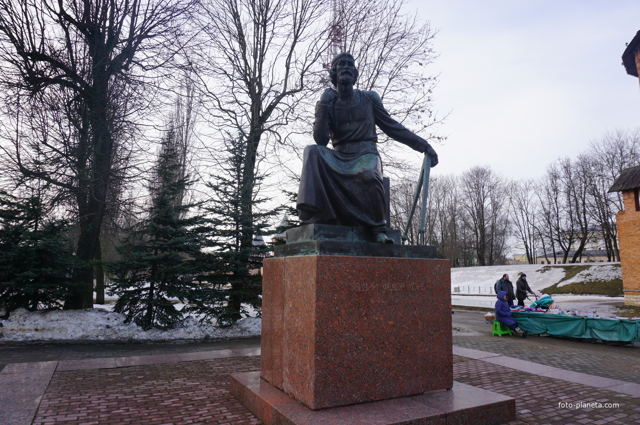 Памятник Федору Конь строителю времен правления Борисам Годунова.строил Смоленскую крепость.